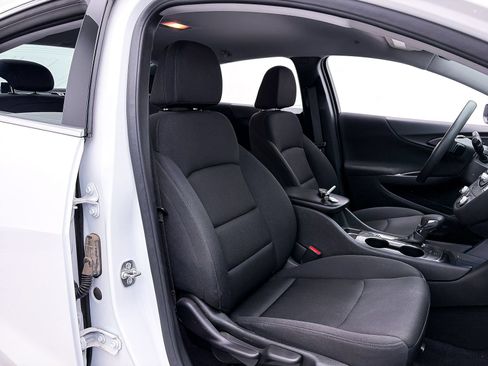 Used 2025 Chevrolet Malibu LS FWD image 30