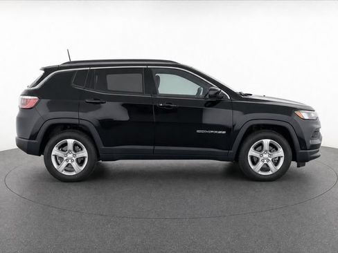 Used 2024 Jeep Compass Latitude AWD/4WD image 4