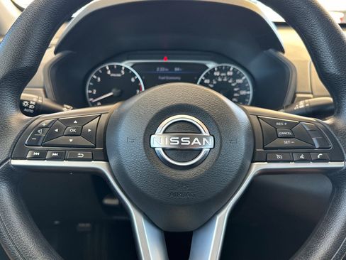 Used 2025 Nissan Altima 2.5 SV FWD image 22