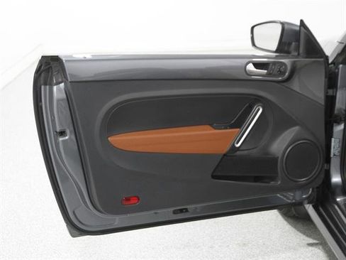 Used 2017 Volkswagen Beetle 1.8T Classic image 5