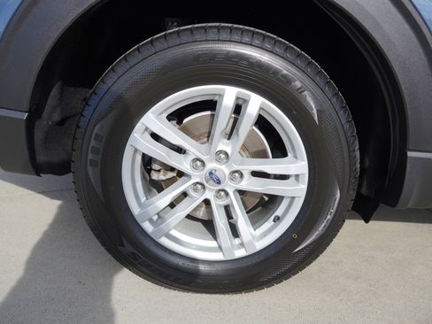 Used 2021 Ford Explorer XLT w/ Equipment Group 202A image 11