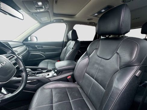 Used 2023 Kia Telluride EX w/ EX Captain's Chair Package image 17
