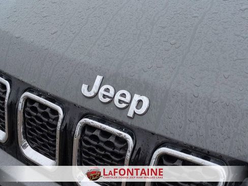 Used 2023 Jeep Compass Limited image 9