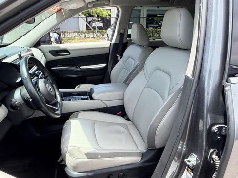 Certified 2022 Nissan Pathfinder SL w/ SL Black Package AWD/4WD image 10