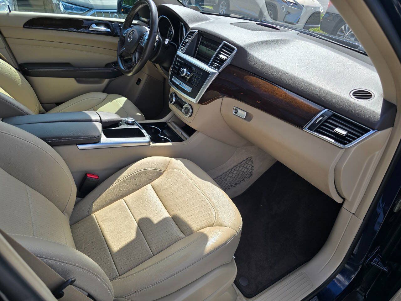 Used 2015 Mercedes-Benz ML 250 BlueTEC 4MATIC image 36