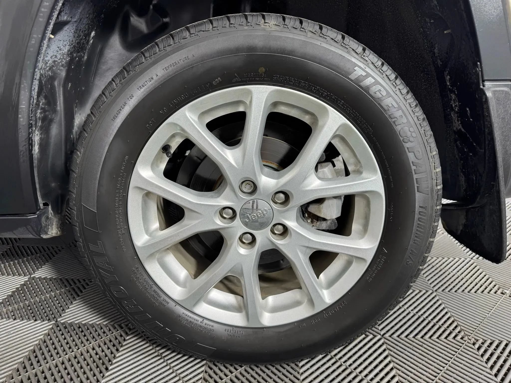 Used 2015 Jeep Cherokee Sport FWD image 39
