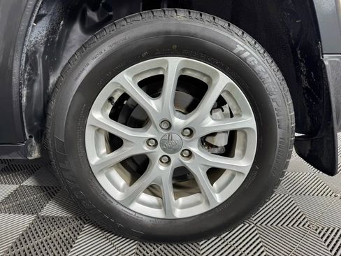 Used 2015 Jeep Cherokee Sport image 39