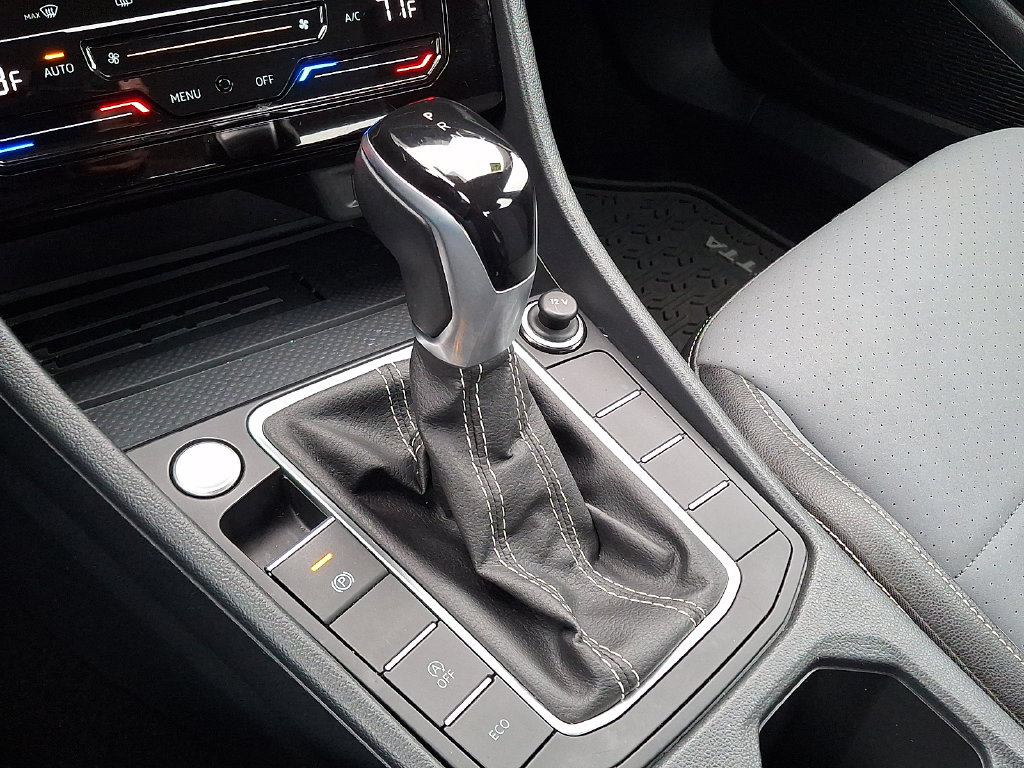 Used 2025 Volkswagen Jetta SE FWD image 16