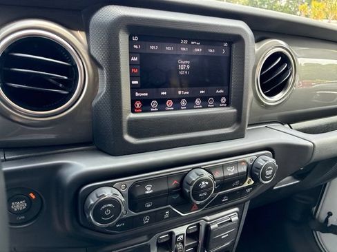 Used 2021 Jeep Gladiator Overland w/ Trailer Tow Package AWD/4WD image 30