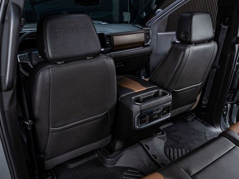 Used 2024 Chevrolet Silverado 2500 High Country w/ High Country Premium Package AWD/4WD image 35