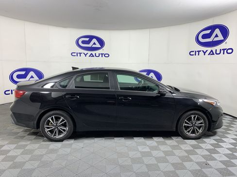 Used 2022 Kia Forte LXS FWD image 2