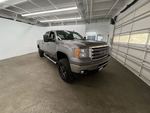 Used 2013 GMC Sierra 2500 SLT w/ SLT Convenience Package AWD/4WD image 8