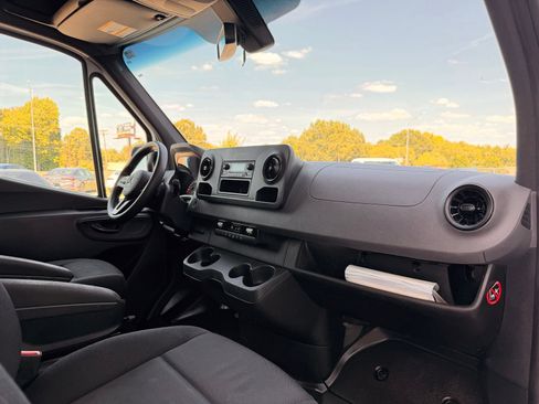 Used 2021 Mercedes-Benz Sprinter 2500 image 22