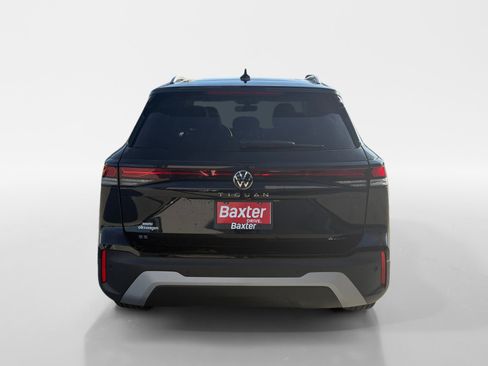 New 2025 Volkswagen Tiguan SE image 12