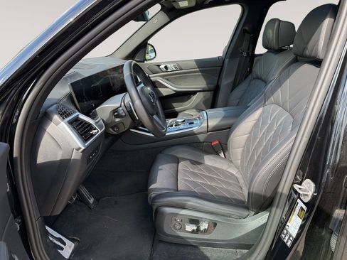 Used 2024 BMW X5 xDrive40i w/ M Sport Package image 2