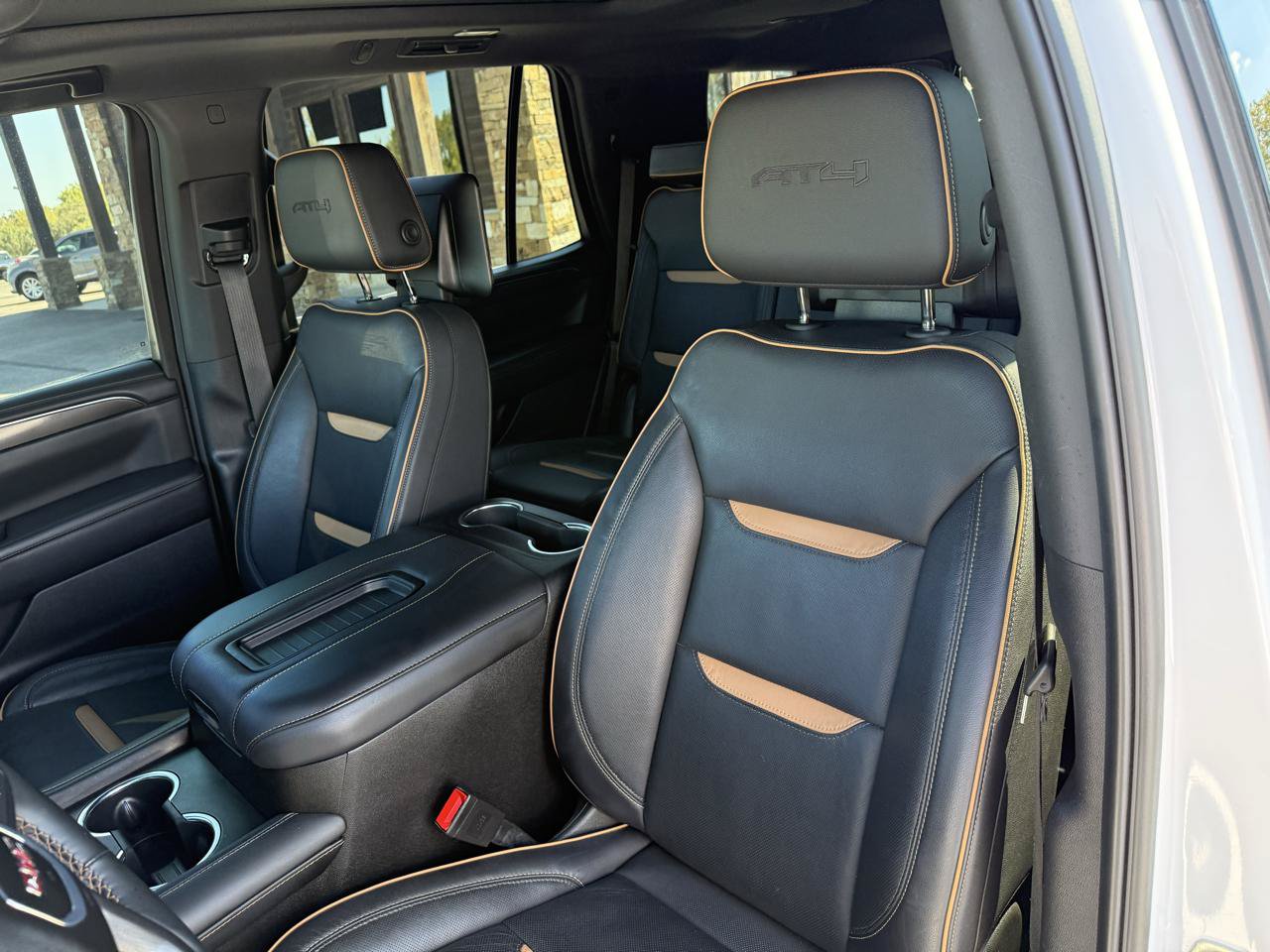 Used 2024 GMC Yukon AT4 w/ Technology Package AWD/4WD image 12