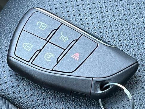 Used 2026 Chevrolet Traverse Z71 w/ LPO, Floor Liner Package AWD/4WD image 36