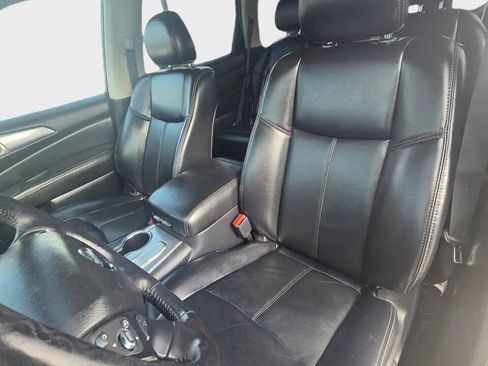 Used 2019 Nissan Pathfinder SL FWD image 11