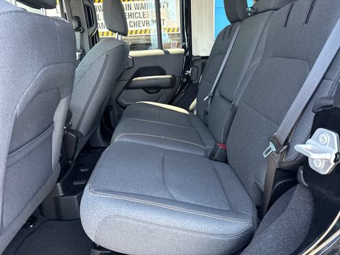 Used 2025 Jeep Wrangler Unlimited Sahara AWD/4WD image 36