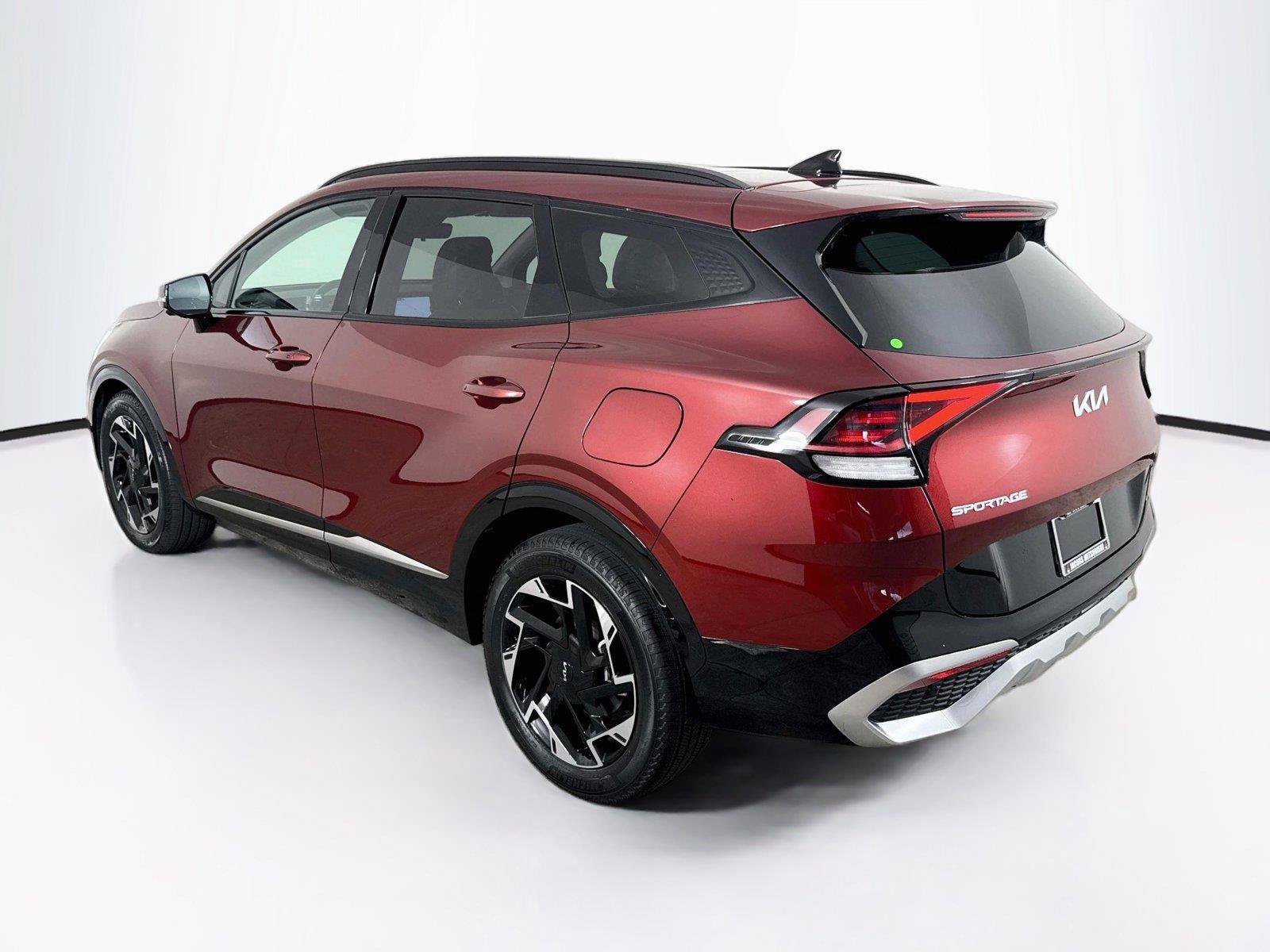 Used 2025 Kia Sportage SX FWD image 3
