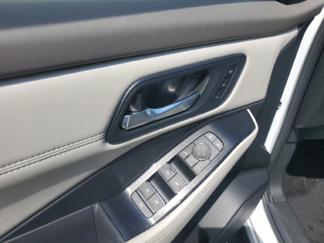 Used 2025 Nissan Rogue SL w/ SL Premium Package FWD image 13