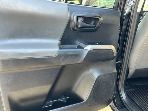 Used 2018 Toyota Tacoma SR5 RWD image 38