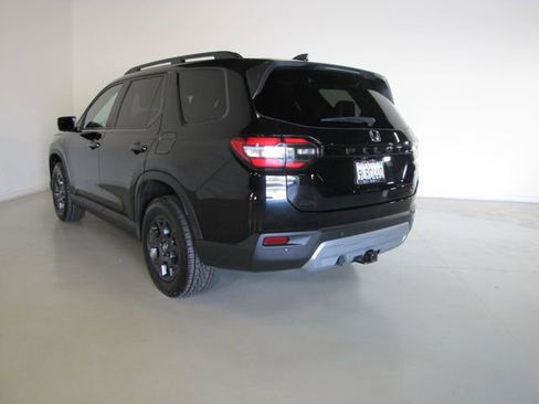 Certified 2024 Honda Pilot TrailSport image 23