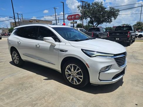 Used 2024 Buick Enclave Essence w/ Experience Buick Package FWD image 4