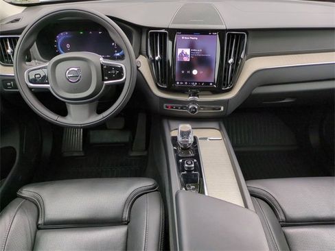 Used 2022 Volvo XC60 B5 Inscription w/ Climate Package image 13