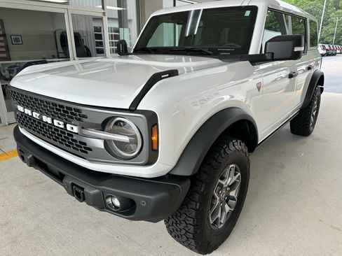 Used 2025 Ford Bronco Badlands AWD/4WD image 3