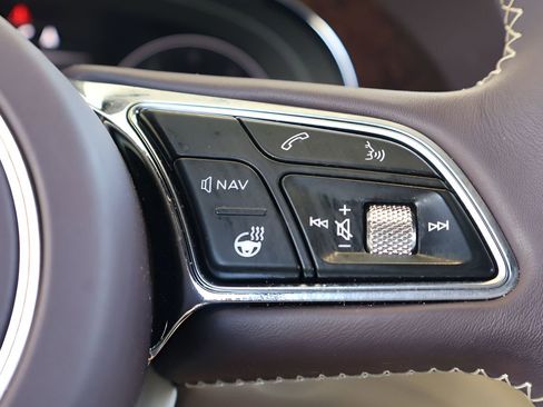Used 2023 Bentley Bentayga Extended Wheelbase AWD/4WD image 26