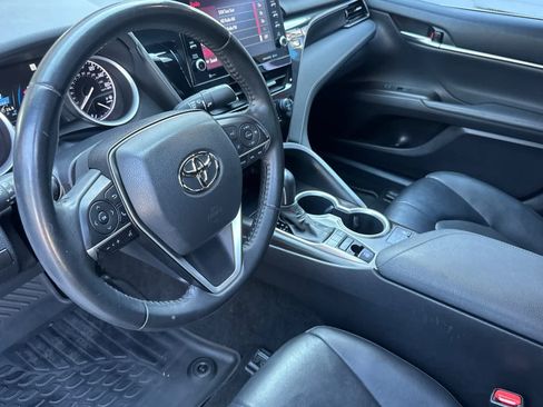 Used 2022 Toyota Camry XLE FWD image 11