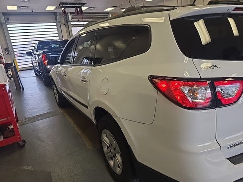 Used 2017 Chevrolet Traverse LS FWD image 4