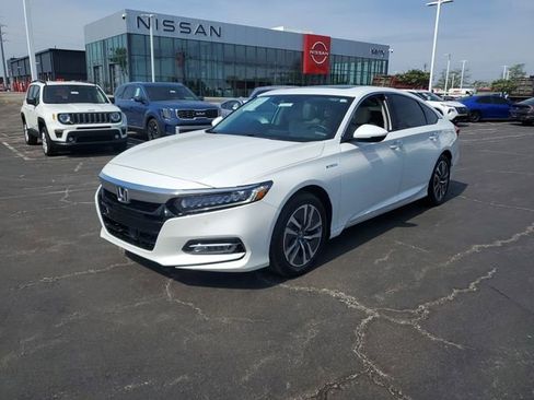 Used 2018 Honda Accord Touring image 2