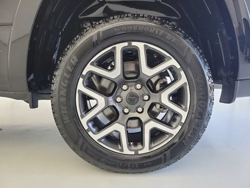 Used 2025 RAM 1500 Laramie AWD/4WD image 11