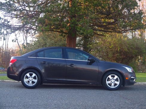 Used 2015 Chevrolet Cruze LT w/ Sun And Sound Package FWD image 5