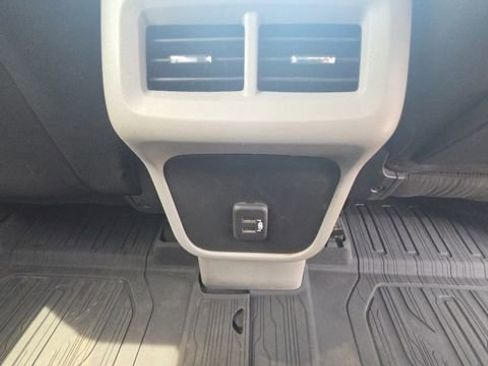 Used 2022 GMC Terrain SLE w/ Driver Convenience Package image 19