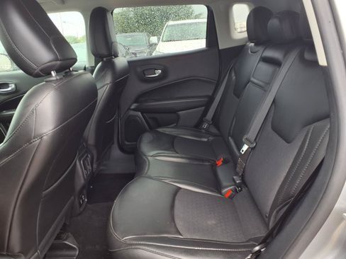 Used 2019 Jeep Compass Latitude FWD image 18