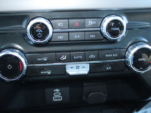 Used 2025 Ford F150 XLT w/ Equipment Group 301A Standard image 26