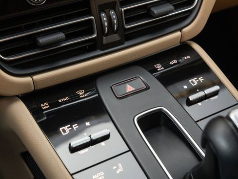 Certified 2023 Porsche Macan image 25