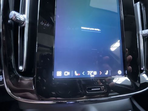 Used 2025 Volvo XC40 B5 Plus image 15