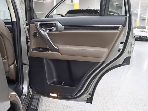 Used 2023 Lexus GX 460 Premium w/ Accessory Package image 36
