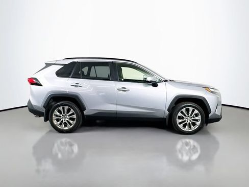 Used 2022 Toyota RAV4 XLE Premium AWD/4WD image 7