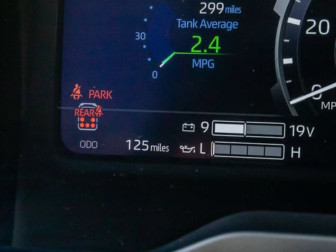 Used 2026 Toyota Sequoia Platinum AWD/4WD image 21