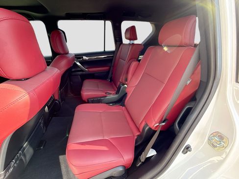 Used 2023 Lexus GX 460 Premium w/ Accessory Package AWD/4WD image 21