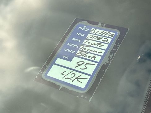 Used 2022 Toyota Tacoma Limited image 26