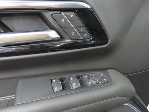 Used 2025 Chevrolet Suburban High Country image 56