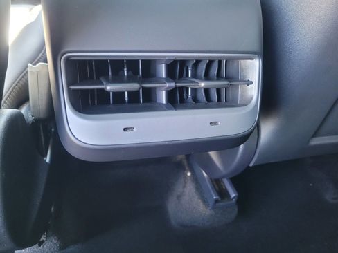 Used 2025 Tesla Model Y Long Range image 16