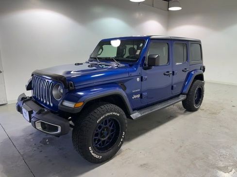 Used 2018 Jeep Wrangler Unlimited Sahara w/ Safety Group AWD/4WD image 3
