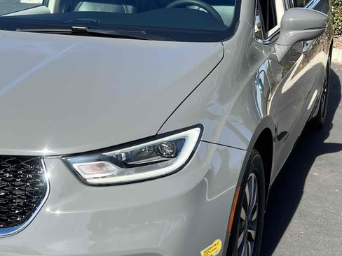 Used 2022 Chrysler Pacifica Touring-L image 87